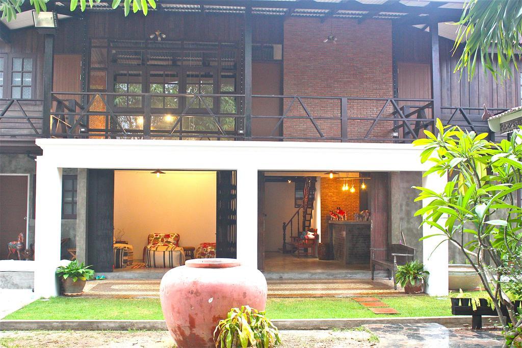 Hôtel Niwas Ayutthaya Extérieur photo